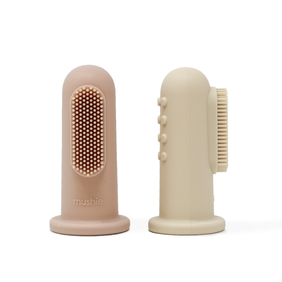 Mushie finger toothbrush blush/sand
